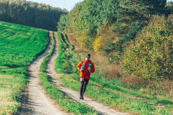 Octubre 2018 Novogrudok Belarús Castle Road Hombre Corriendo Por Sendero — Foto de Stock