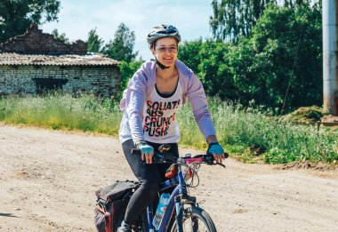 Mayıs 26-27, 2018 - Naliboki, Beyaz Rusya: All-Belarusça Amatör maraton Naliboki, kadın binicilik bisiklet