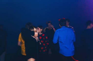 Ekim, 28-29, 2017 - Minsk, Beyaz Rusya: space sanat, parti adanmış için Halloween gece kulübünde, gençlerin dans Grup