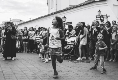 1 Eylül 2018 - Minsk, Beyaz Rusya: City, bir grup insan sokakta ayakta festivaller