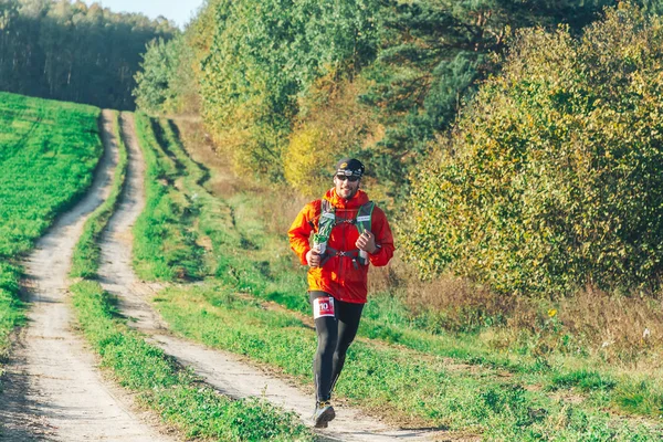 Octubre 2018 Novogrudok Bielorrusia Castle Road Joven Atlético Corriendo Naturaleza — Foto de Stock