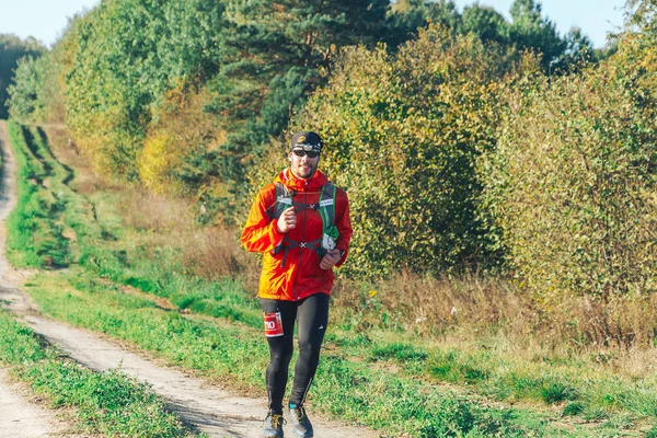 Octubre 2018 Novogrudok Bielorrusia Castle Road Joven Atlético Corriendo Naturaleza — Foto de Stock