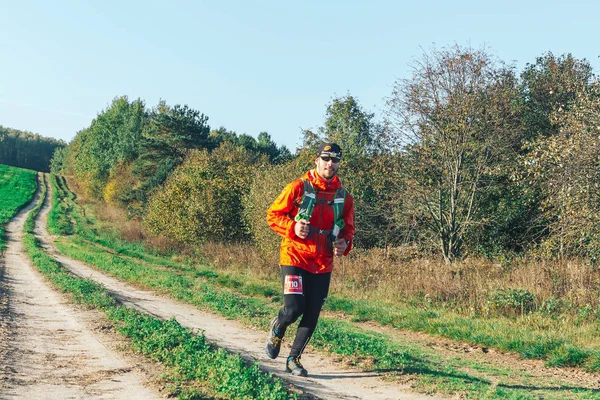 Octubre 2018 Novogrudok Bielorrusia Castle Road Joven Atlético Corriendo Naturaleza — Foto de Stock