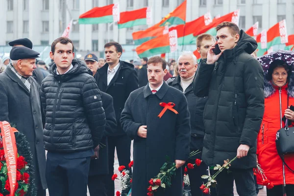Novembro 2018 Minsk Bielorrússia Homens Praça Durante Aniversário Grande Revolução — Fotografia de Stock