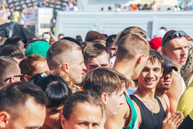 Eylül, 9, 2018 - Minsk, Beyaz Rusya: Yarı maraton, Minsk, grup insan sokakta başlamadan önce ısınma yapıyor