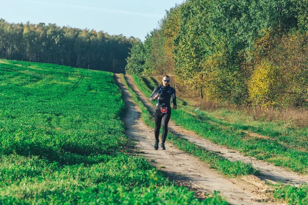 Octubre 2018 Novogrudok Bielorrusia Castle Road Joven Atlético Corriendo Naturaleza — Foto de Stock