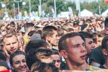 Eylül, 9, 2018 - Minsk, Beyaz Rusya: Yarım maraton Minsk 2018, başında duran insanlar kalabalık