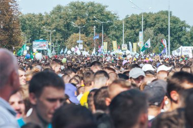 Eylül, 9, 2018 - Minsk, Beyaz Rusya: Yarım maraton Minsk 2018, başında duran insanlar kalabalık