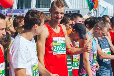 Eylül, 9, 2018 - Minsk, Beyaz Rusya: Yarım maraton Minsk 2018, başında duran insanlar kalabalık