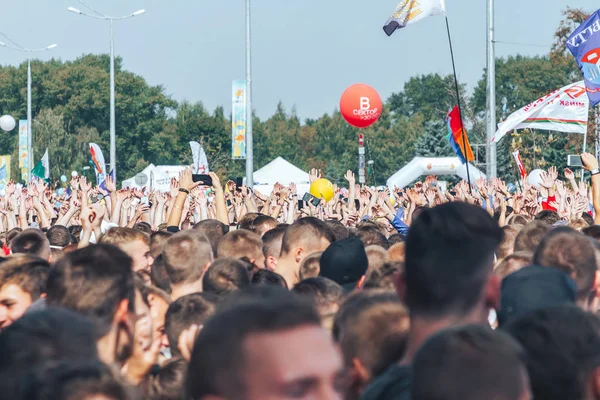 Eylül, 9, 2018 - Minsk, Beyaz Rusya: Yarım maraton Minsk 2018, başında duran insanlar kalabalık