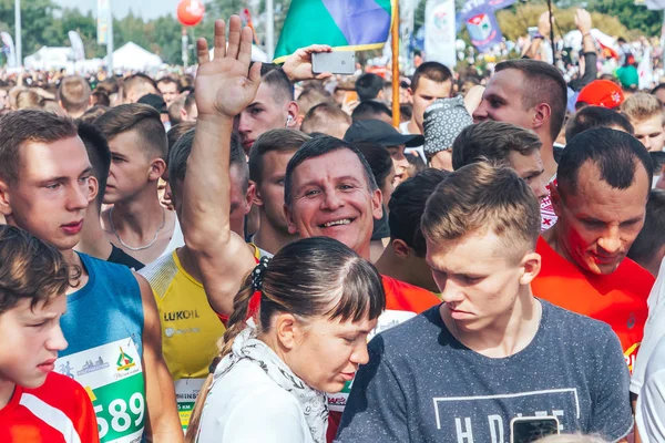 Eylül, 9, 2018 - Minsk, Beyaz Rusya: Yarım maraton Minsk 2018, başında duran insanlar kalabalık