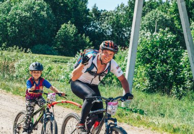 26-27 Mayıs, 2018 - Naliboki, Beyaz Rusya: All-Belarusça Amatör maraton Naliboki, baba ve oğul bisiklet sürme