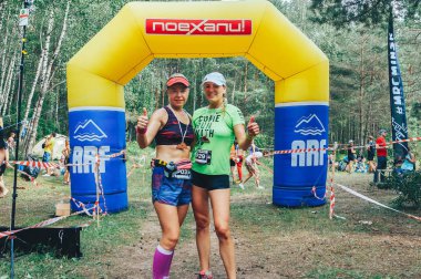 28 Haziran 2018 - Raubichi, Beyaz Rusya: maraton katılan ve kameraya bakarak böceği iz, 7 Raubichi, sportswomen