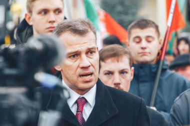 7 Kasım 2018 - Minsk, Beyaz Rusya: Yıldönümü, büyük Ekim sosyalist devrim, olay sırasında tv için röportaj veren Beyaz Rusya politikacı