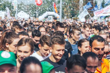9 Eylül 2018 - Minsk, Beyaz Rusya: büyük bir grup insan üzerinde Yarı maraton yayınlanıyor