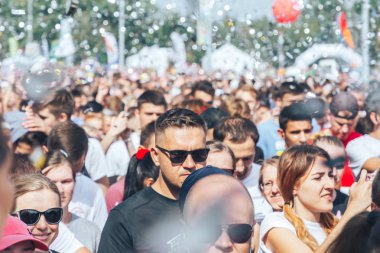 9 Eylül 2018 - Minsk, Beyaz Rusya: büyük bir grup insan üzerinde Yarı maraton yayınlanıyor