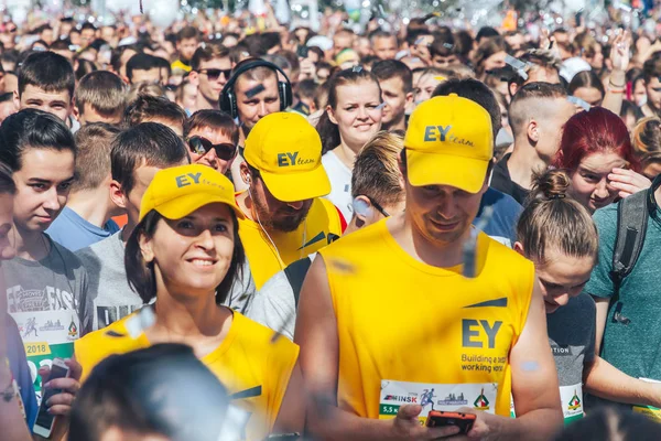 2018年9月9日 明斯克 白俄罗斯 大批民众正在参加半程马拉松比赛 — 图库照片