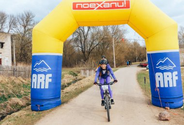 15 Nisan 2018, Krevo, Belarus.Beetle iz Krevo A kız biniyor