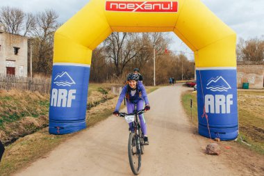 15 Nisan 2018, Krevo, Belarus.Beetle iz Krevo A kız biniyor