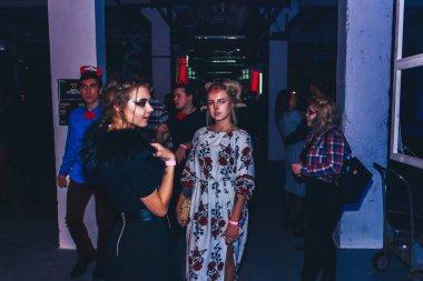 Ekim 28-29, 2017 - Minsk, Beyaz Rusya: Space sanat, en iyi parti Halloween için kostüm partisi genç kadınlarda adanmış