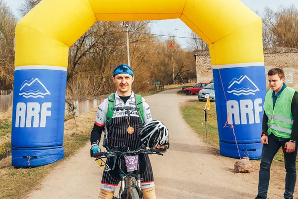 Abril 2018 Krevo Bielorrusia Beetle Trail Krevo Ciclista Atlético Que — Foto de Stock