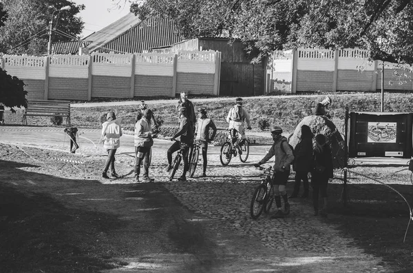 Octubre 2018 Novogrudok Bielorrusia Castle Road Foto Blanco Negro Deportistas —  Fotos de Stock