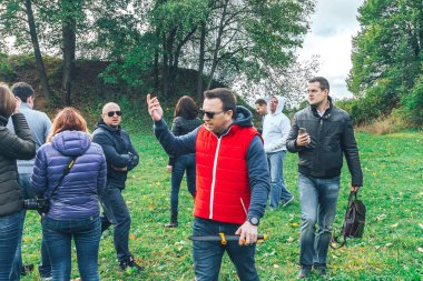 29 Eylül 2018 - Minsk, Beyaz Rusya: Beyaz Rusya'nın yerler Quest: Park'ta yürüyordunuz insan grubu