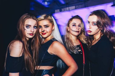 Ekim 28-29, 2017 - Minsk, Beyaz Rusya: Space sanat, Cadılar Bayramı, Cadılar Bayramı partisi eğlenceli genç kadınların grup için en iyi parti adanmış 