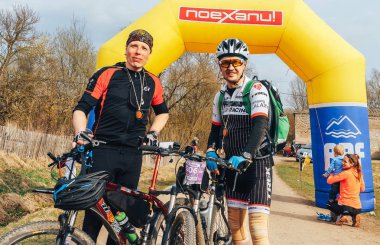 15 Nisan 2018, Krevo, Belarus.Beetle iz Krevo A kız biniyor