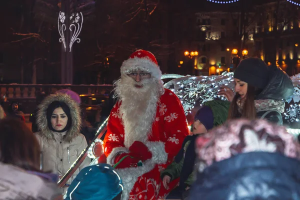 Dezembro 2018 Minsk Belarus Festas Rua Cidade Noite Homem Vestido — Fotografia de Stock