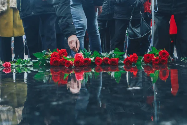 Flowers Lying Granite Next Monument Great October Socialist Revolution Anniversary — Stock Photo, Image