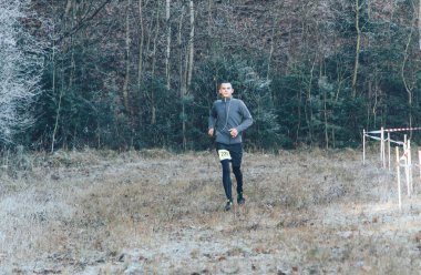 17 Kasım 2018 - Logoisk, Beyaz Rusya: Böcek-iz 8, Logoisk, maraton yarışta yer alan adam