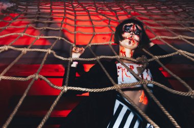 Ekim 28-29, 2017 - Minsk, Beyaz Rusya: Sanat alanı, üst parti tatil Cadılar Bayramı için adanmış: Halloween makyaj arkasında ipler kadında