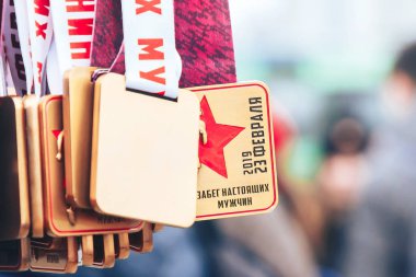 23 Şubat 2019 - Minsk, Beyaz Rusya: yarış 23 Şubat tatil onuruna. Yarış 23 Şubat onuruna ödüllendirme için asılı madalya