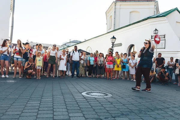 Agosto 4, 2018 Fiestas callejeras en la ciudad nocturna — Foto de Stock