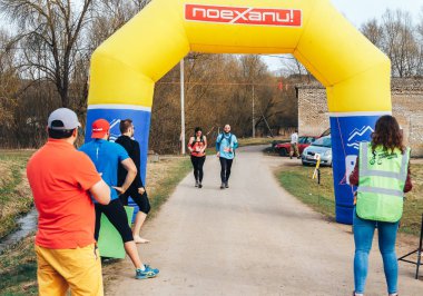 15 Nisan 2018, Krevo, Belarus.Beetle iz Krevo A kız biniyor