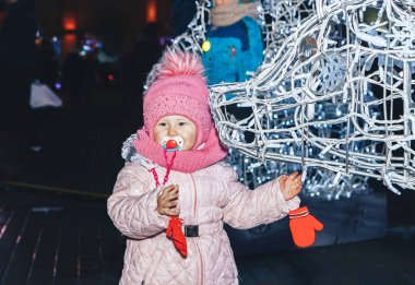 29 Aralık 2018 Minsk Beyaz Rusya sokak şenlikleri akşam şehrin