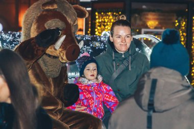 30 Aralık 2018 Minsk Belarus Yeni Yıl kutlamaları şehir meydanında.