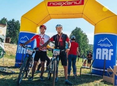 26-27 Mayıs 2018 Naliboki, Belarus Belarus amatör maratonu Naliboki Bir adam bisiklet sürüyor