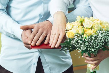 Gelin ve damat kayıt defteri ofiste