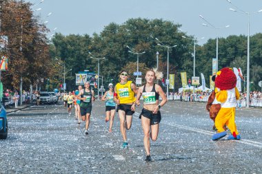 9 Eylül 2018 Minsk Belarus Yarı Maratonu Minsk 2018 Erkekler yolda koşuyor