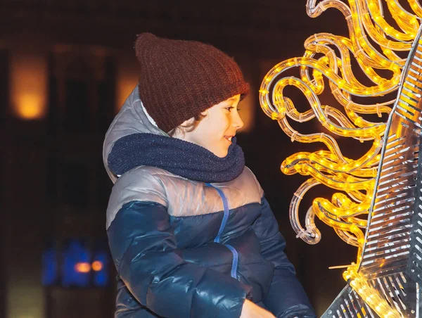 Grudzień 2018 Mińsk Białoruś Noworoczne Uroczystości Placu Miasta Mały Chłopak — Zdjęcie stockowe