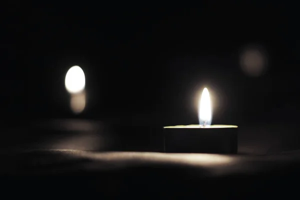 Día Internacional del Holocausto Día de la Memoria La vela arde —  Fotos de Stock