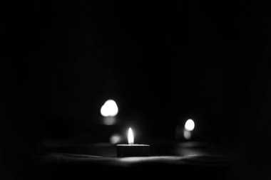 Anma Günü Uluslararası Soykırım Anma Günü Mumlar yanıyor