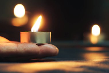 Anma Günü Uluslararası Soykırım Anma Günü Mumlar yanıyor