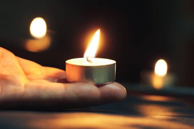 Anma Günü Uluslararası Soykırım Anma Günü Mumlar yanıyor