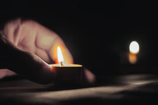 Día Internacional del Holocausto Día de la Memoria La vela arde — Foto de Stock