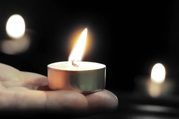 Journée commémorative Journée internationale de commémoration de l'Holocauste La bougie brûle — Photo