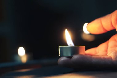 Anma Günü Uluslararası Soykırım Anma Günü Mumlar yanıyor
