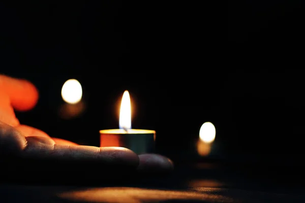 Journée commémorative Journée internationale de commémoration de l'Holocauste La bougie brûle — Photo